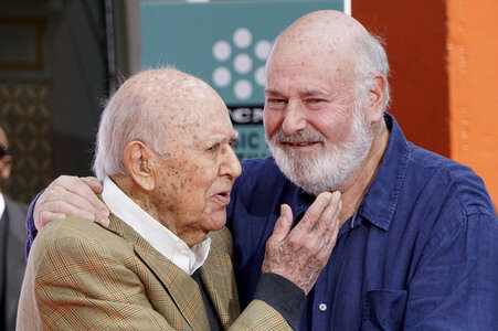 Hand and Footprint Ceremony mit  Carl und Rob Reiner in Los Angeles