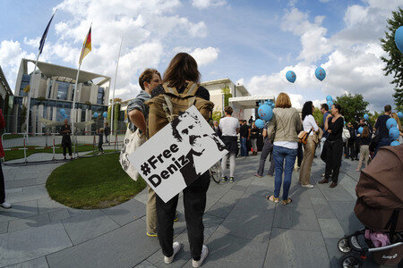 Demonstration für die Freilassung von Deniz Yücel in Berlin