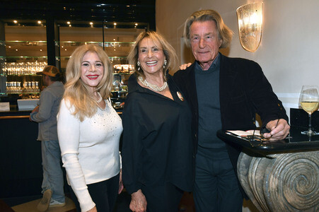 Theaterpremiere 'Wer schießt auf Frau Hummel?' in München