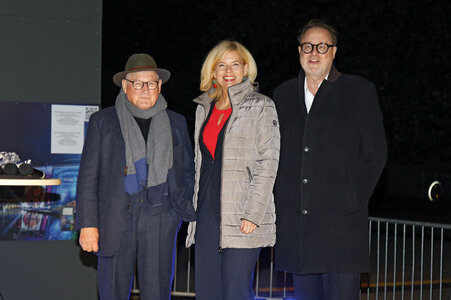 Julia Klöckner bei einer Film- und Lichtprojektion in Berlin