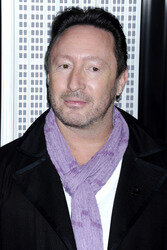 Jullian Lennon und die Lupus Foundation schalten lila Licht am Empire State Building an, New York