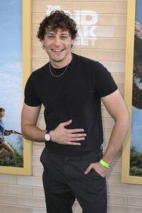 Filmpremiere 'The End of Oak Street' in Burbank