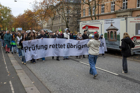 PRÜF! - Auftakt-Demo in Hamburg