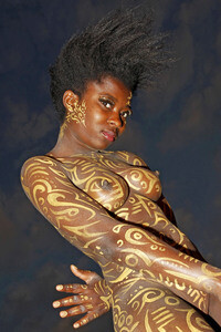 NATURE ART: Auf einem Feld in der Abendsonne / On a Field in the Evening Sun Bodypainting