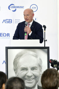 Offizielle Einweihung des Harald-Juhnke-Platzes in Berlin