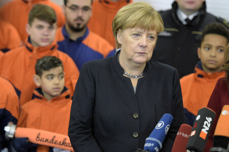 Angela Merkel besucht Jugendfeuerwehr in Berlin
