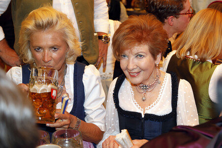 Wiesn Anstich im Schottenhamel Festzelt auf dem Oktoberfest 2025 in München