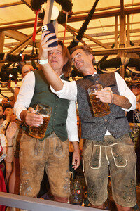 Wiesn Anstich im Schottenhamel Festzelt auf dem Oktoberfest 2025 in München