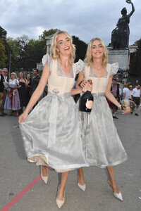 Almauftrieb beim Oktoberfest 2025 in München