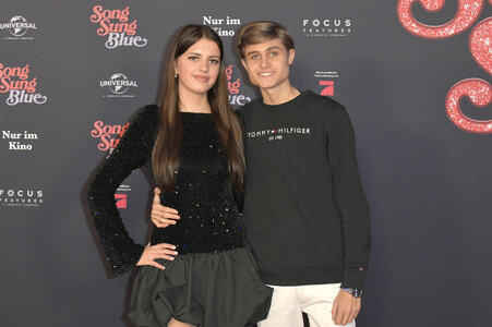 Filmpremiere 'Song Sung Blue' in Berlin