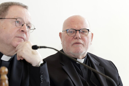 Fototermin zum Auftakt der Frühjahrsvollversammlung in Würzburg