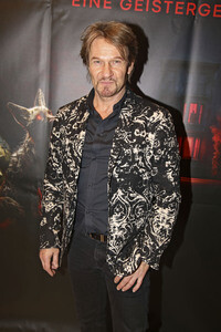 Theaterpremiere '2:22 - Eine Geistergeschichte' in Berlin