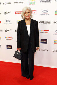 Goldene Bild der Frau 2025 in Hamburg