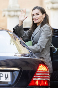 Königin Letizia von besucht die Universität Alcalá in Alcalá de Henares