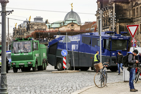 Gegendemonstration zu Pegida in Dresden