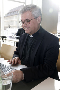 Fototermin zum Auftakt der Frühjahrsvollversammlung in Würzburg