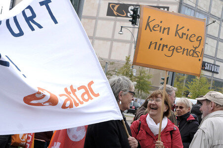 'Die Waffen nieder!' Demo in Berlin