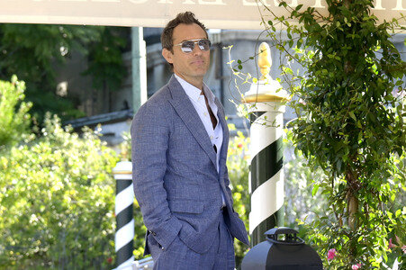 Ankunft von Jude Law am Hotel Excelsior, Internationale Filmfestspiele von Venedig 2025