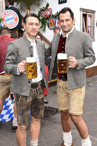 FC Bayern München Wiesnbesuch in Käfers Wiesn-Schänke auf dem Oktoberfest 2018 in München