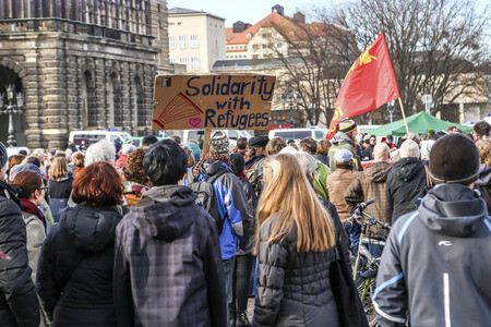 Gegendemonstration zu Pegida in Dresden