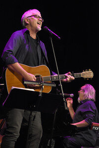 Konzert von Tim Robbins and The Rogues Gallery Band in Karlsbad