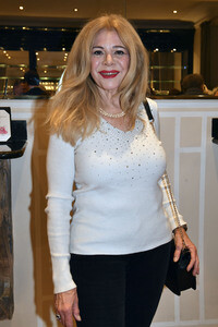 Theaterpremiere 'Wer schießt auf Frau Hummel?' in München