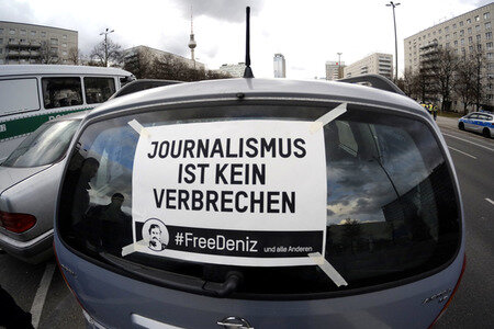 Demonstration für die Freilassung von Deniz Yücel in Berlin