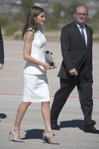 Königin Letizia und König Felipe beim Abflug am Flughafen Madrid-Barajas