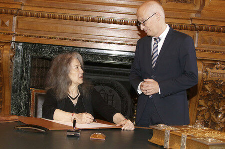 Martha Argerich in Rathaus in Hamburg