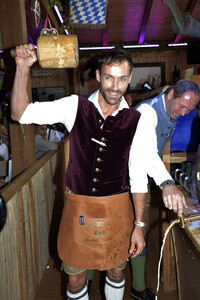 Oktoberfest-Anstich im Fisch Bäda Wiesnstadl in München