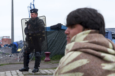 Französische Polizei räumt Flüchtlingslager bei Calais