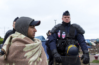 Französische Polizei räumt Flüchtlingslager bei Calais