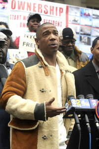 Protestaktion mit Ja Rule gegen die NYCHA in New York