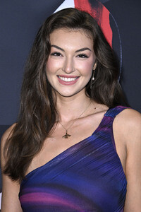 Filmpremiere 'Corporate Retreat' in Burbank