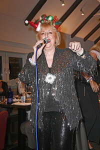 Weihnachts-Soirée mit Julian F. M. Stoeckel in Burg