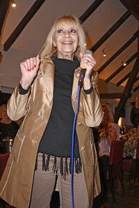 Weihnachts-Soirée mit Julian F. M. Stoeckel in Burg