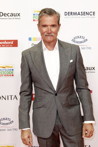 Goldene Bild der Frau 2025 in Hamburg