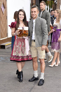 FC Bayern München Wiesnbesuch in Käfers Wiesn-Schänke auf dem Oktoberfest 2018 in München