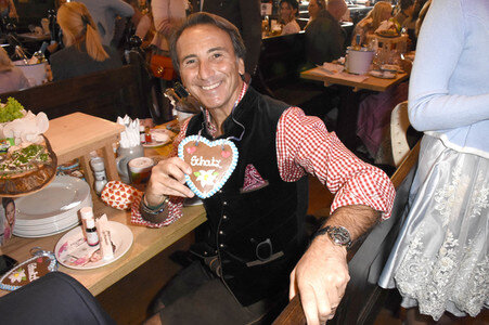 3. Wiesn Charity Lunch im Festzelt Zur Bratwurst beim Oktoberfest 2018 in München