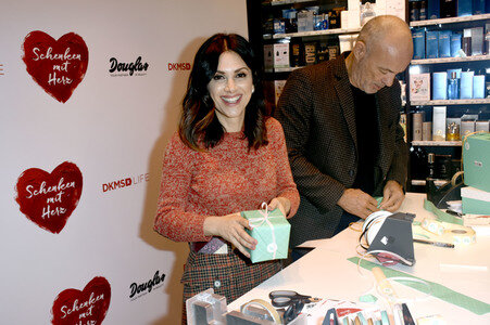 Douglas Charity-Weihnachtsaktion 2017 'Schenken mit Herz' in München