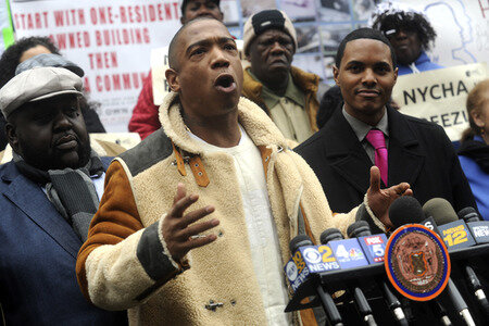 Protestaktion mit Ja Rule gegen die NYCHA in New York