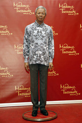 Enhüllung der Wachsfigur von Nelson Mandela,  Berlin