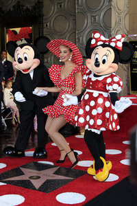 Minnie Mouse erhält einen Stern auf dem Hollywood Walk of Fame in Los Angeles