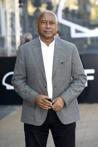 Ankunft von Raoul Peck auf dem San Sebastian International Film Festival 2025