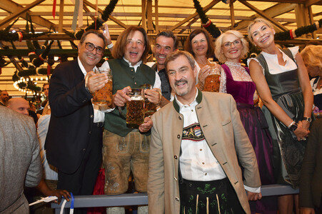 Wiesn Anstich im Schottenhamel Festzelt auf dem Oktoberfest 2025 in München