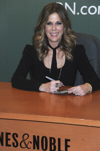 Rita Wilson signiert ihre CD in New York
