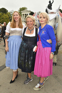 Regines Damenwiesn beim Oktoberfest 2025 in München