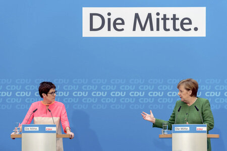 Pressekonferenz mit Angela Merkel und Annegret Kramp-Karrenbauer in Berlin