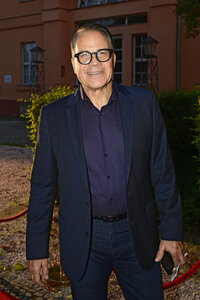 Theaterpremiere 'Der eingebildet Kranke' und 90. Geburtstag von Dieter Hallervorden in Berlin