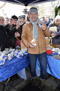 Teddybären Charity Verkauf der 'Sturm der Liebe' Stars in München